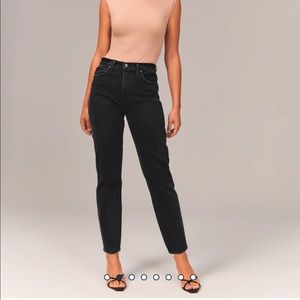 Abercrombie & Fitch - High Rise 80s Mom Jeans - 25.5” inseam